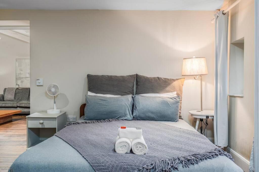 Smart-Home In Original Victorian Building Бристоль Экстерьер фото