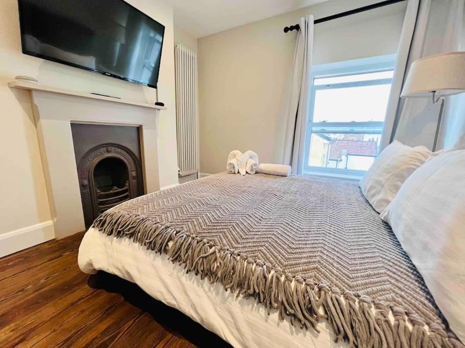 Smart-Home In Original Victorian Building Бристоль Экстерьер фото