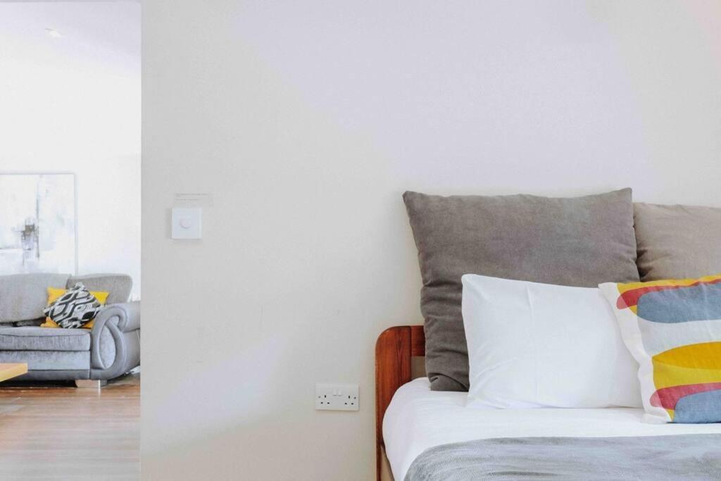 Smart-Home In Original Victorian Building Бристоль Экстерьер фото