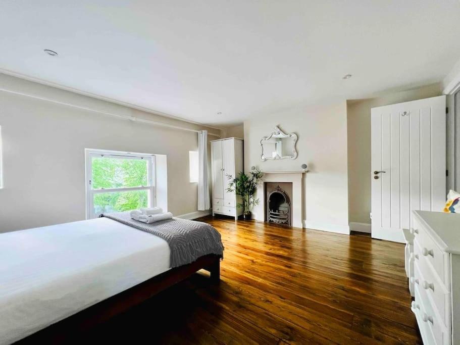 Smart-Home In Original Victorian Building Бристоль Экстерьер фото