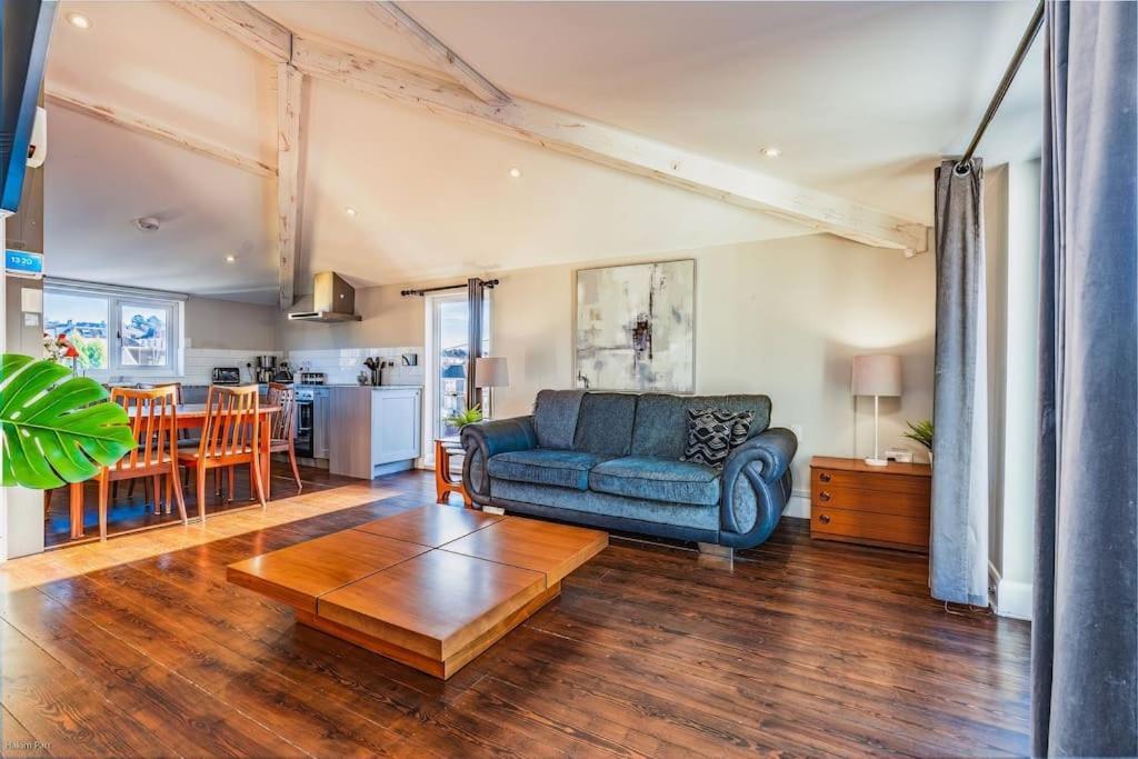 Smart-Home In Original Victorian Building Бристоль Экстерьер фото
