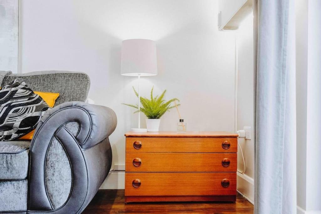 Smart-Home In Original Victorian Building Бристоль Экстерьер фото