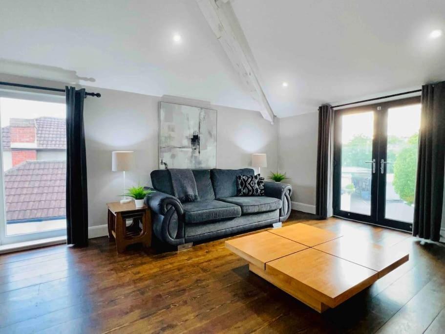 Smart-Home In Original Victorian Building Бристоль Экстерьер фото